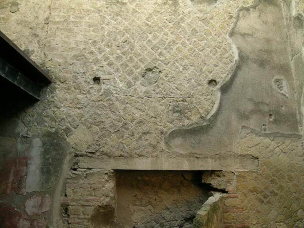 Ins Or II, 9, Herculaneum. December 2004. Detail from south wall of wine-shop.
Photo courtesy of Nicolas Monteix.